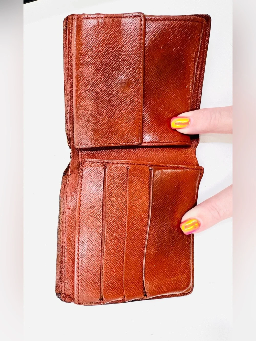 Louis Vuitton LV Men’s Vintage Leather Monogram Bifold Wallet